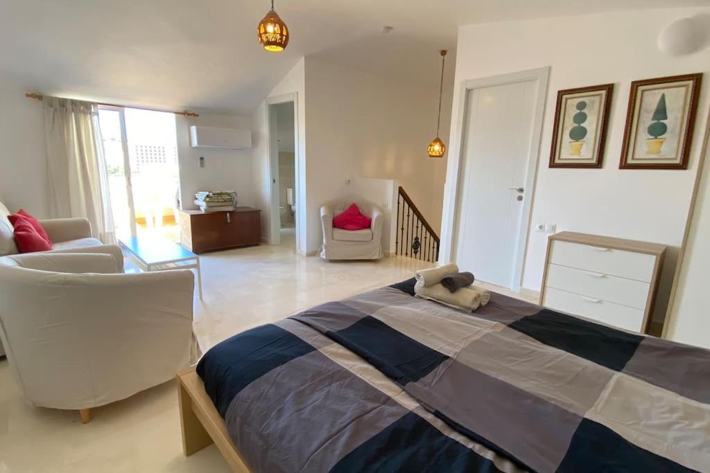 3 Bedroom Penthouse Close By Parque De La Paloma بينالماذينا المظهر الخارجي الصورة